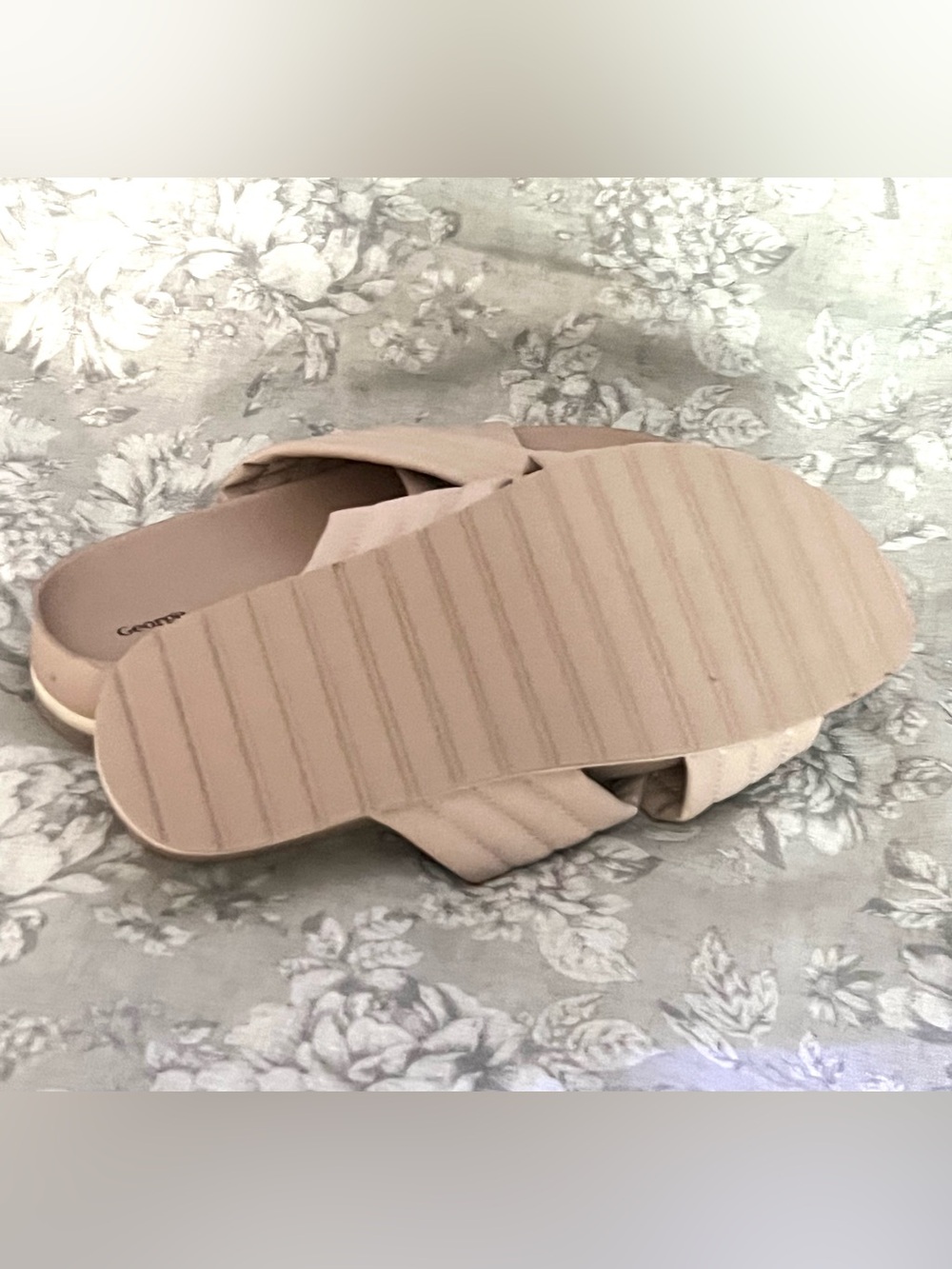 BNWOT George Quilted Criss-Cross Slide Platform Sandals - Size 7 - Picture 4 of 4
